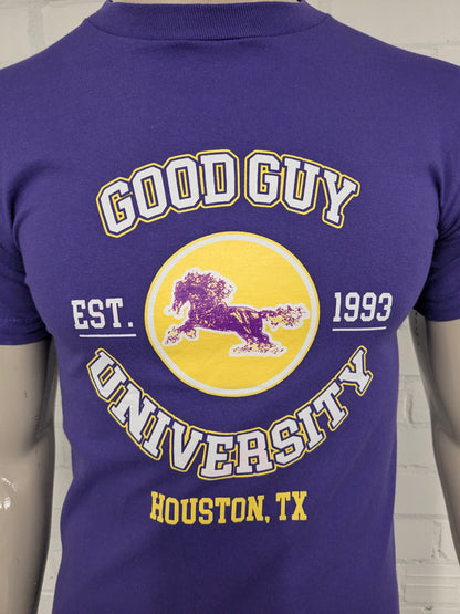 Good Guy University shirt. Paars met opdruk. Maat S.