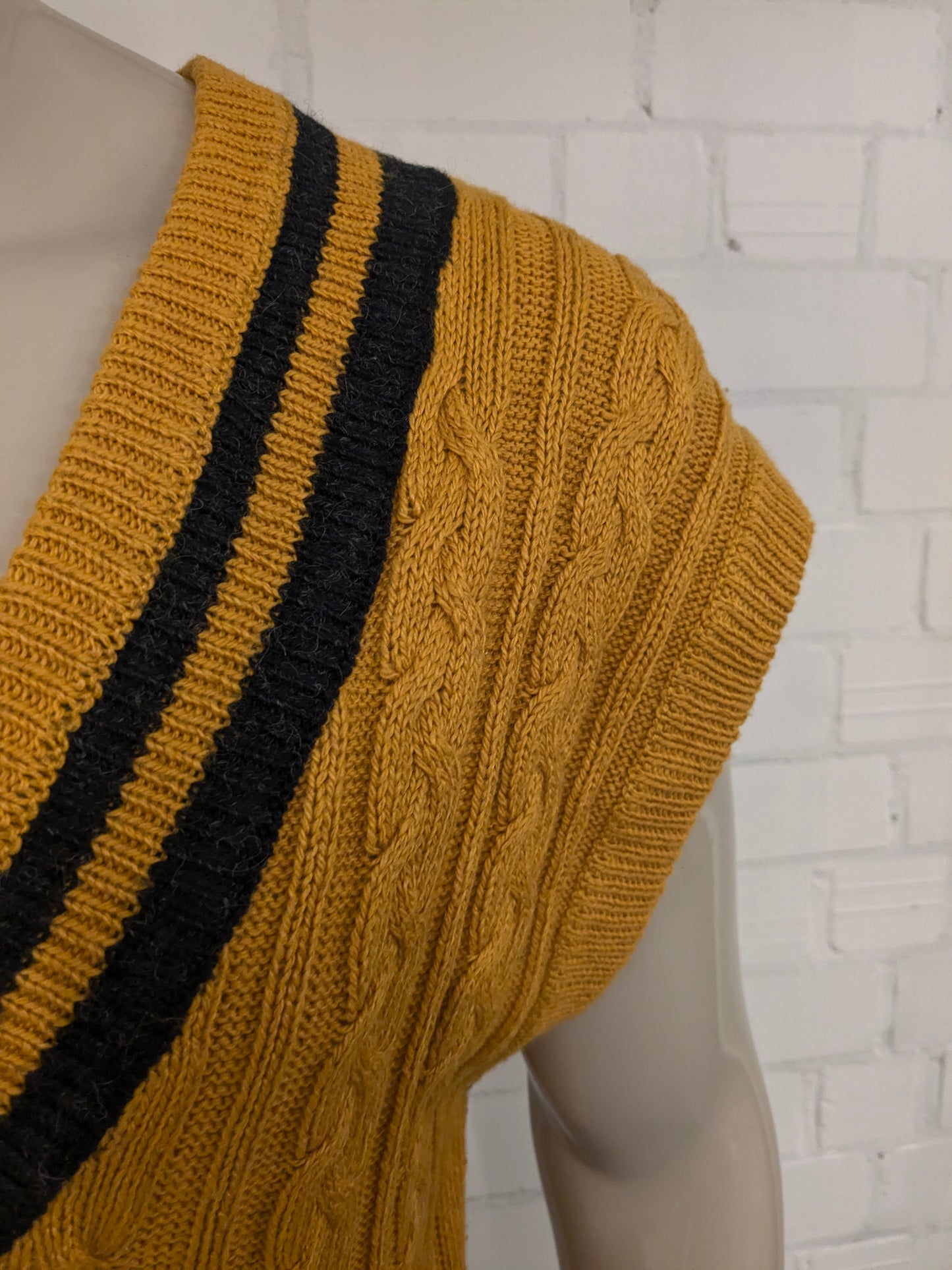 Vintage Generra Collection Wollen spencer. Oker Geel gekleurd. Maat L.