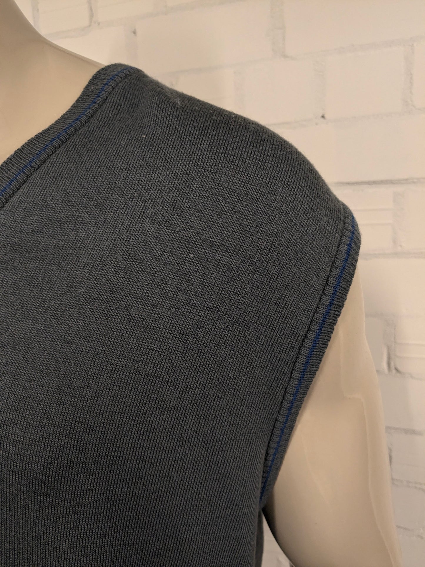 Vintage März Wollen spencer met V-Hals. Grijs Blauw gekleurd. Maat XL.