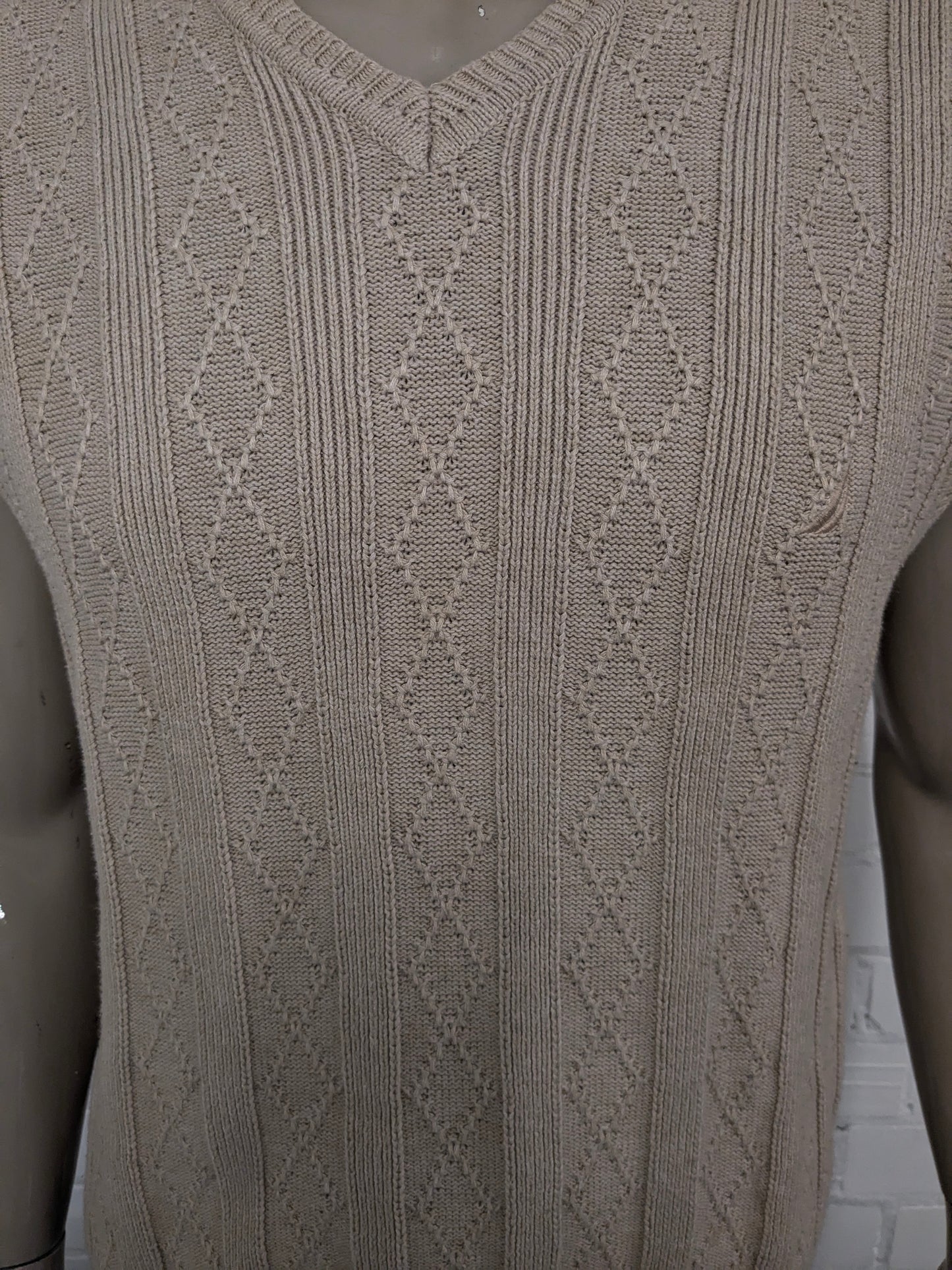 Nautica spencer met V-Hals. Beige gekleurd. Maat L.