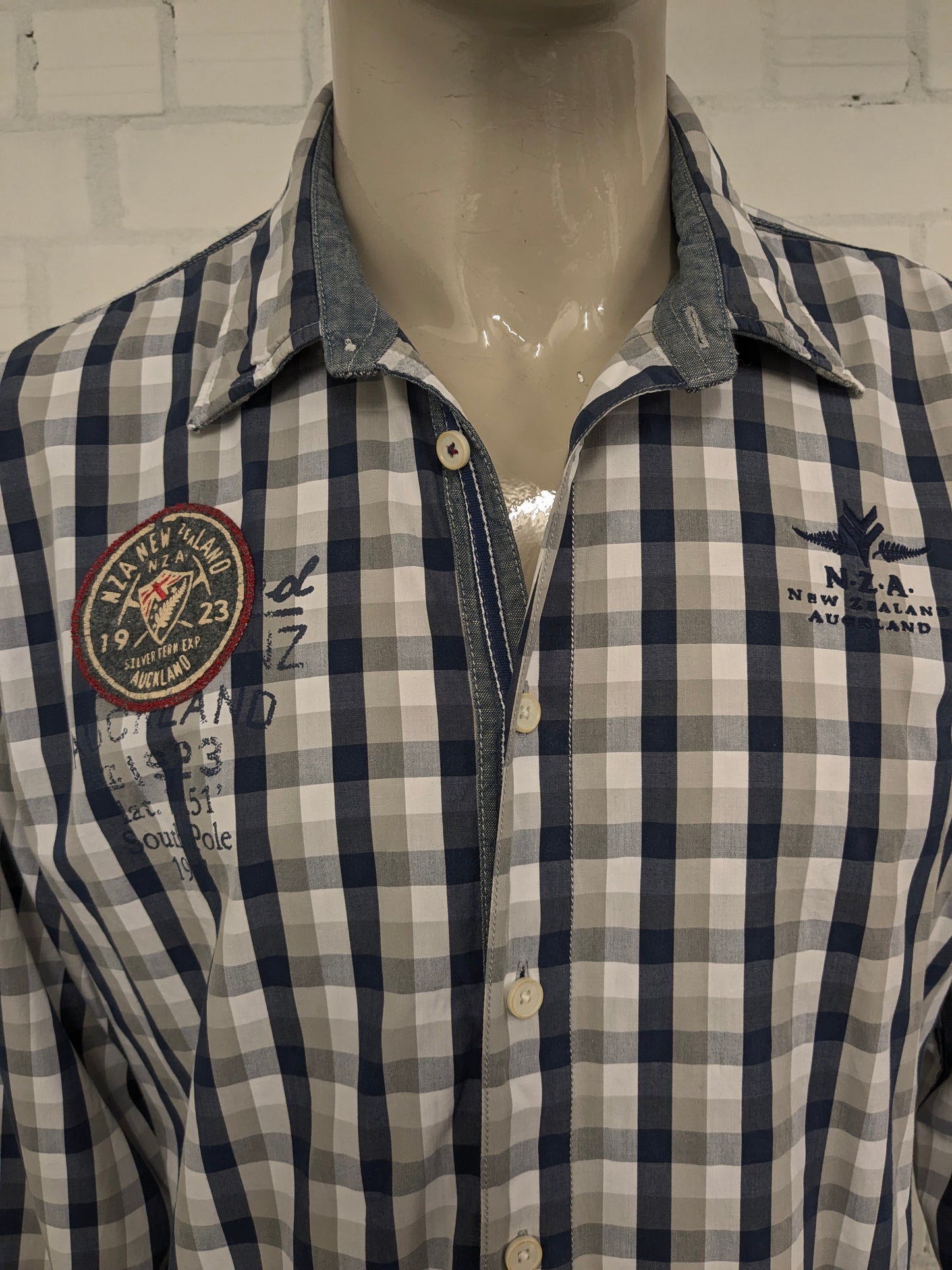 NZa New Zealand Auckland Shirt. Blue beige white blocked with applications. Size XL.