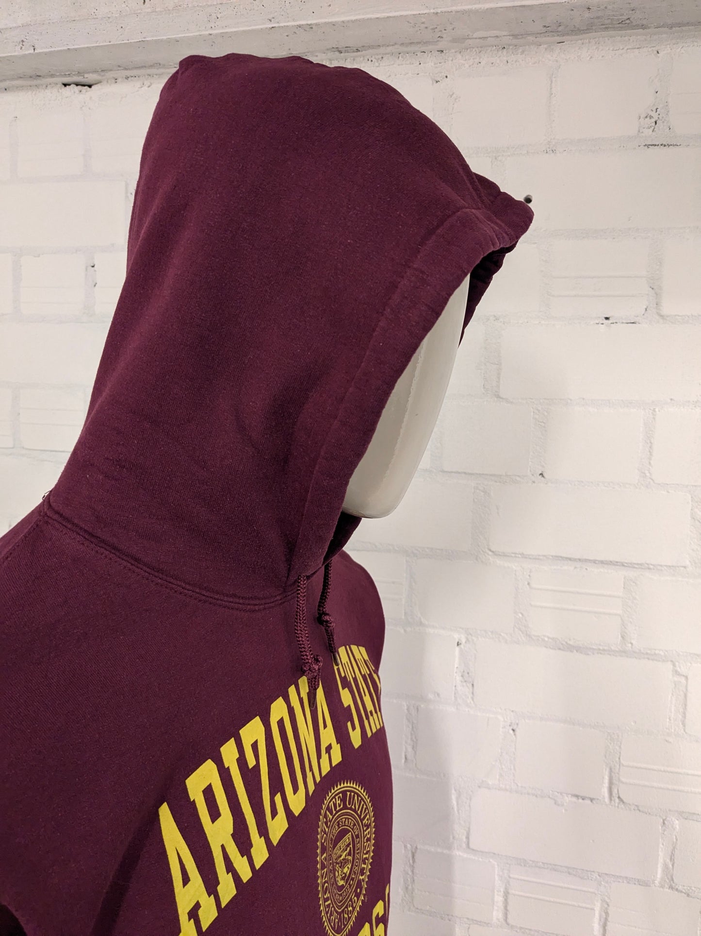 Arizona State University Sweatage. Bordeaux jaune de couleur. Taille M.