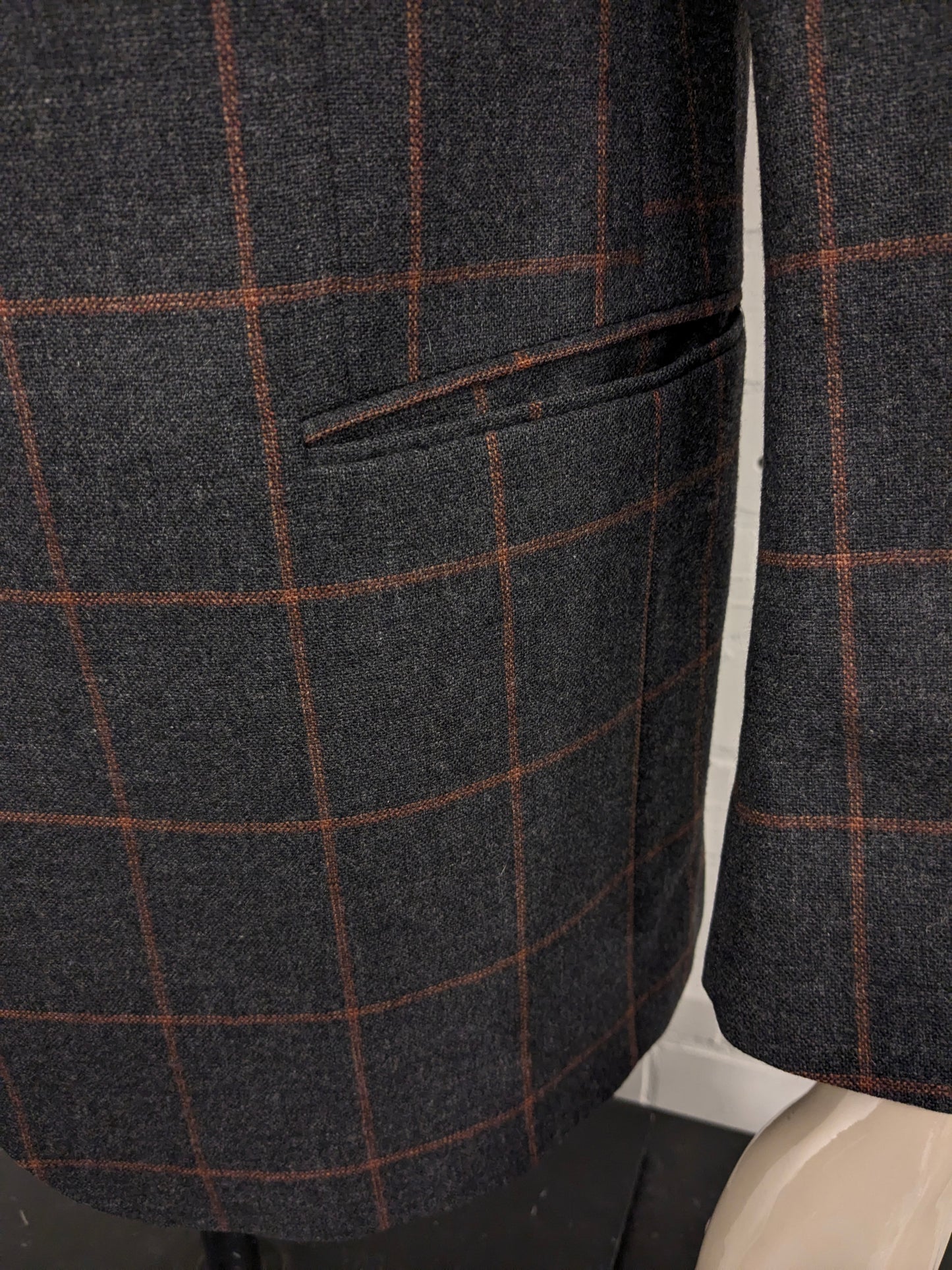 Eduard Dressler Wollen colbert. Bruin Oranje geruit. Maat 26 (52 / L).