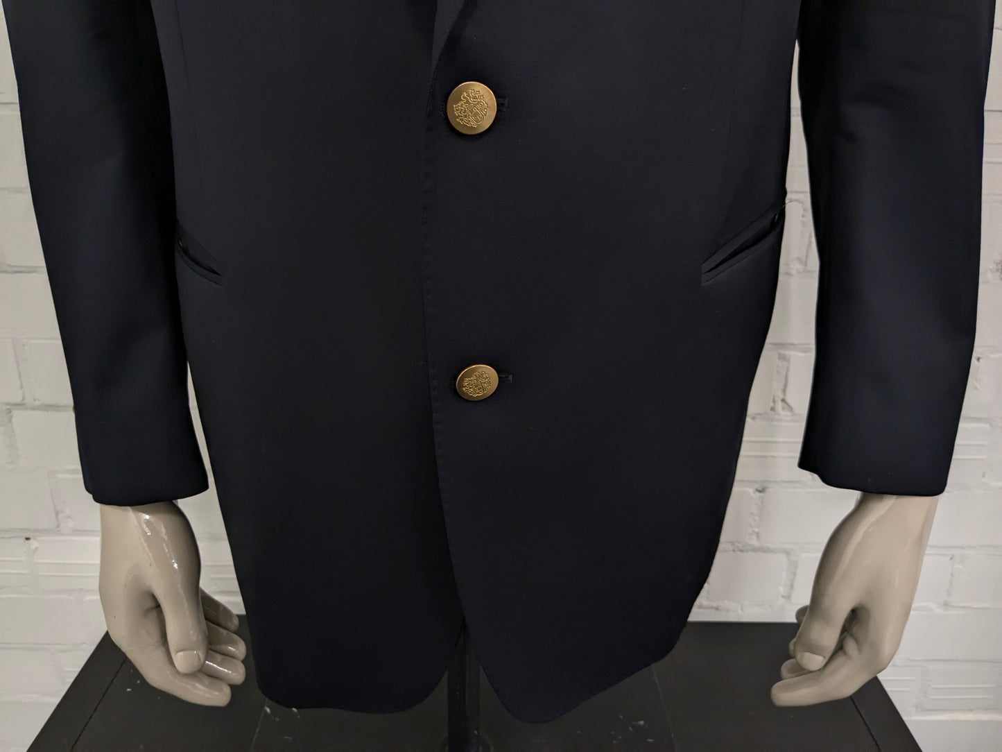 Eduard Dressler Vintage Colbert. Super 100's. Dark blue with gold -colored knots. Size 26 (52 / L).