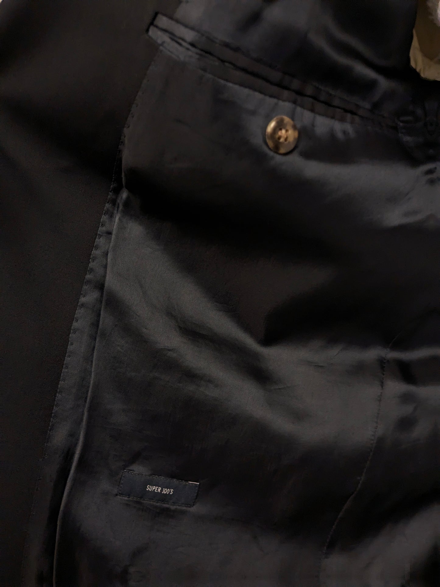 Eduard Dressler Vintage Colbert. Super 100's. Dark blue with gold -colored knots. Size 26 (52 / L).