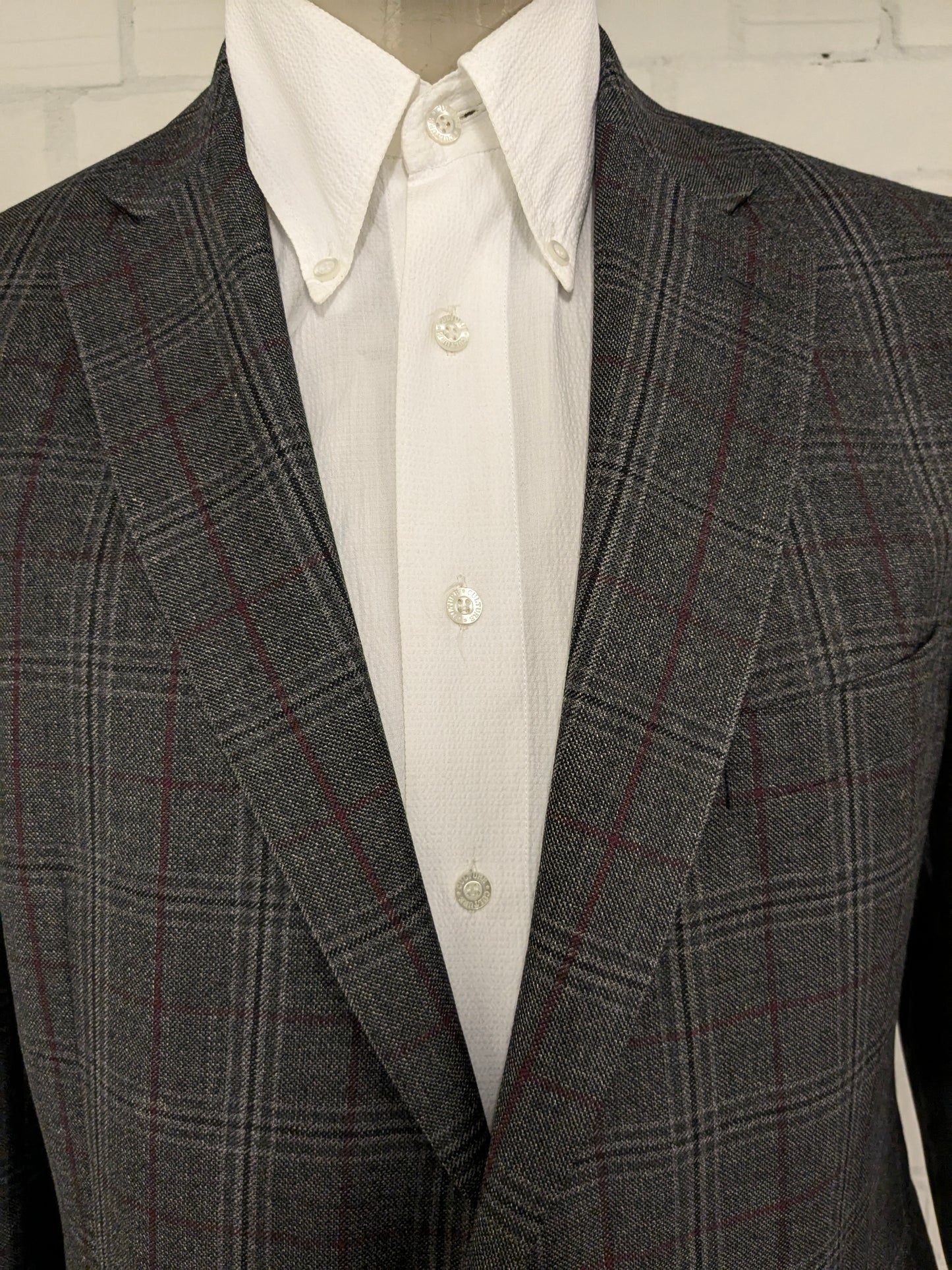 Veste en laine Eduard Dressler. Gris rouge vérifié. Taille 27. (54 / L).