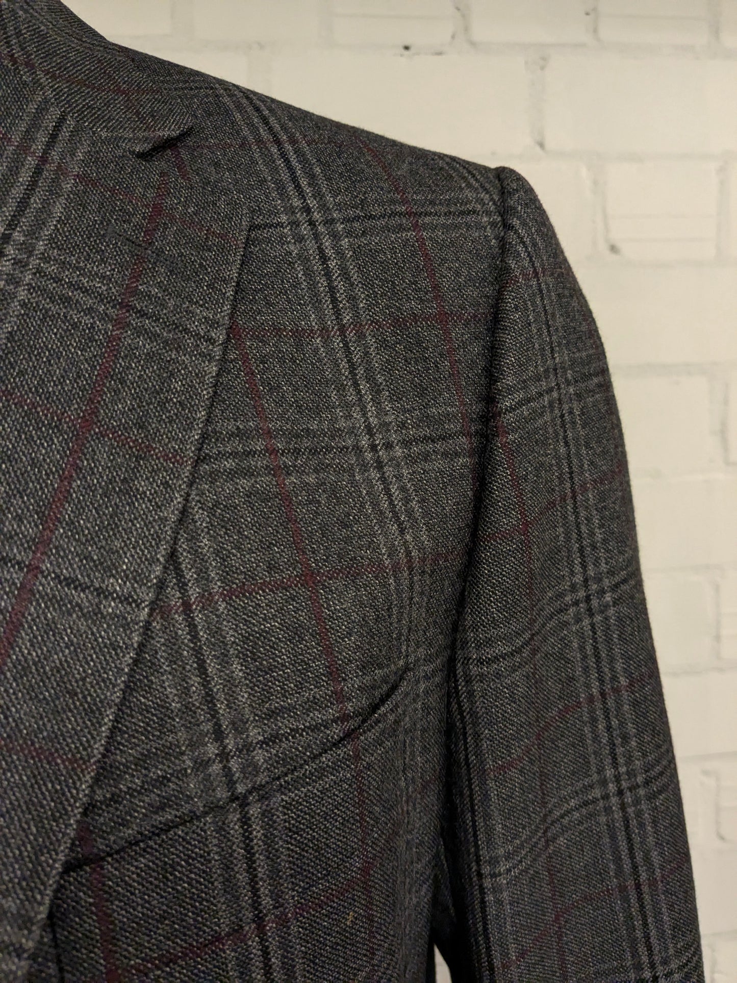 Veste en laine Eduard Dressler. Gris rouge vérifié. Taille 27. (54 / L).