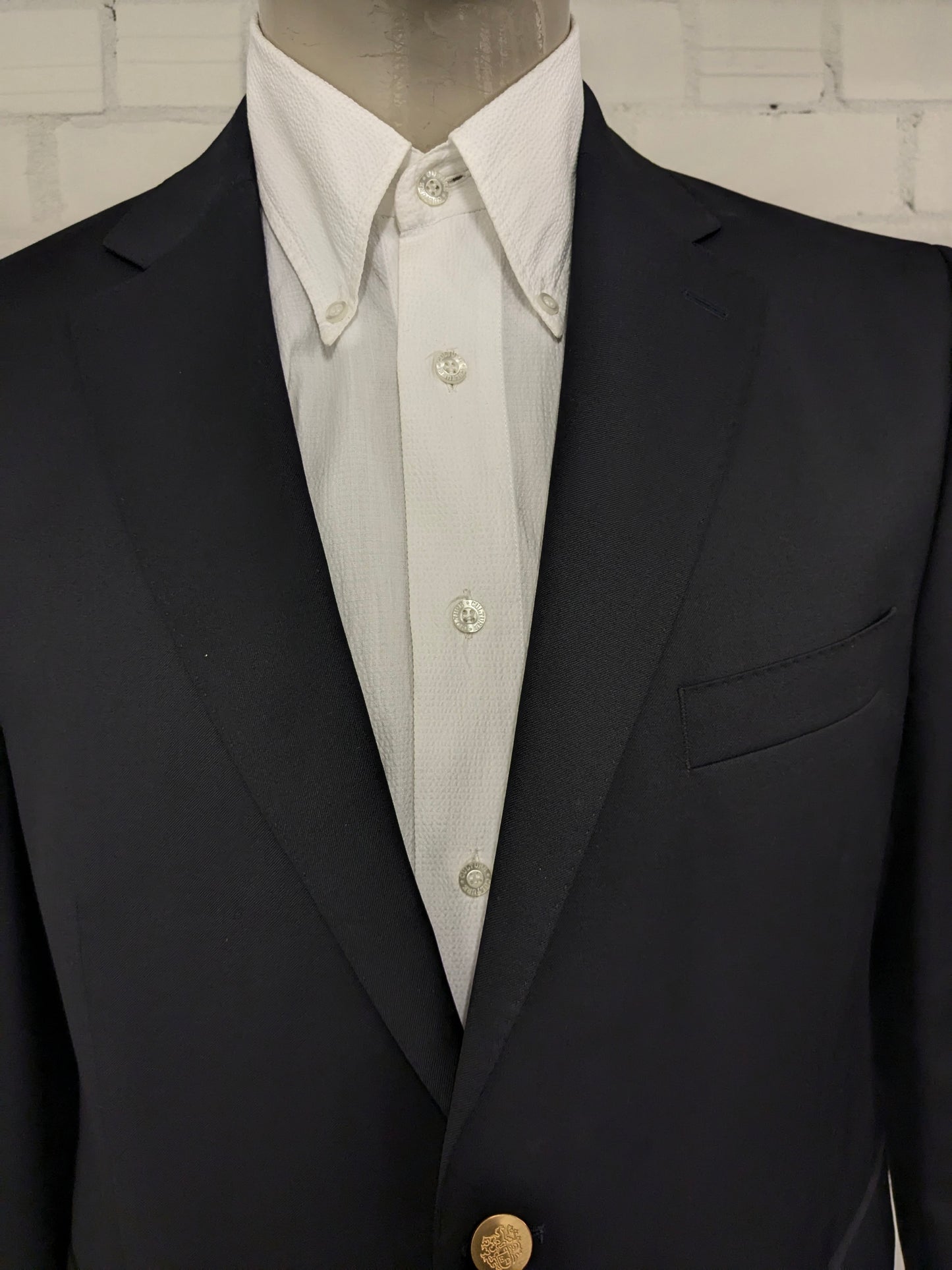 Eduard Dressler Vintage Colbert. Dark blue with gold -colored knots. Size 26 (52 / L).