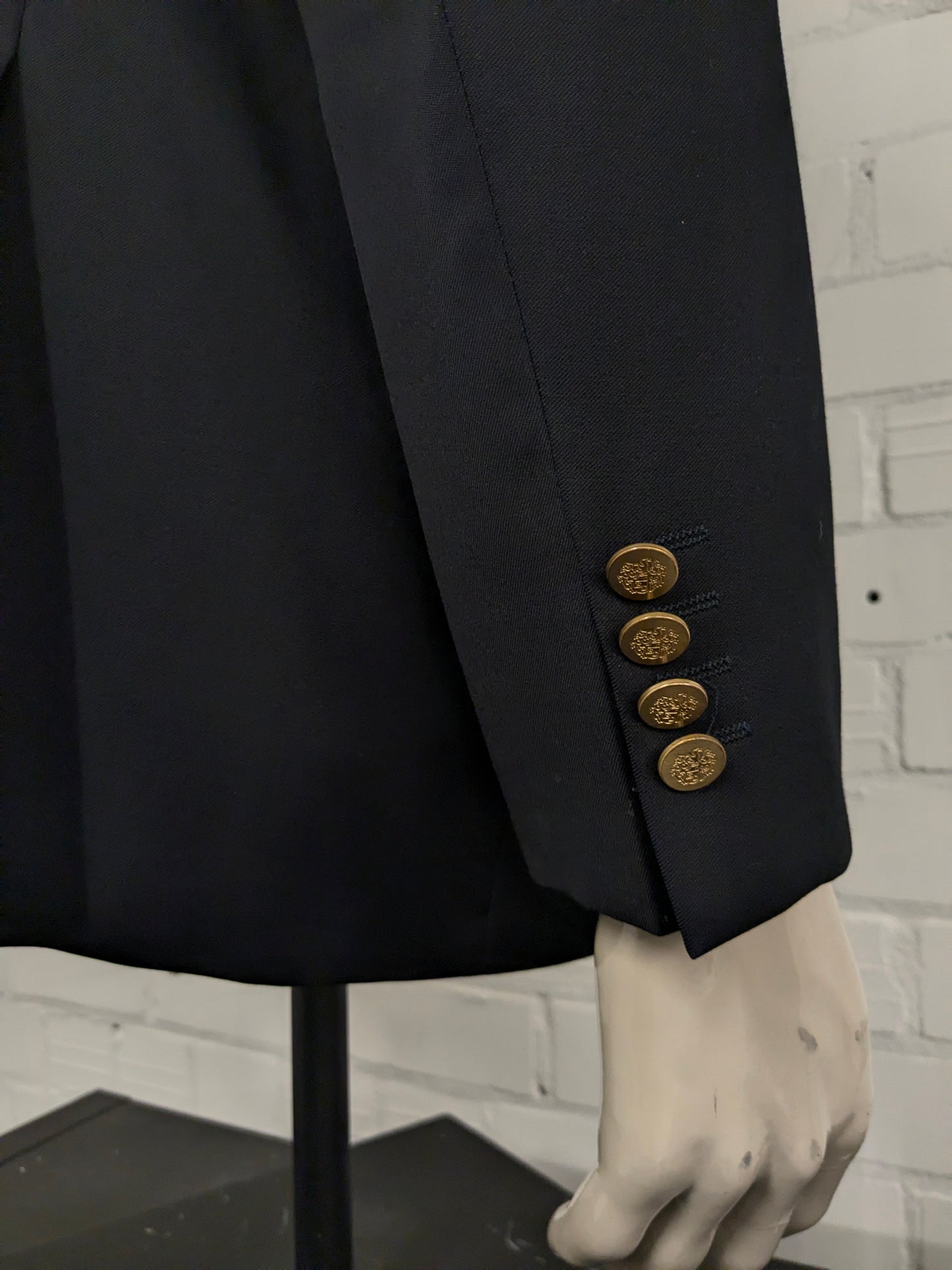 Eduard Dressler Vintage Colbert. Dark blue with gold -colored knots. Size 26 (52 / L).