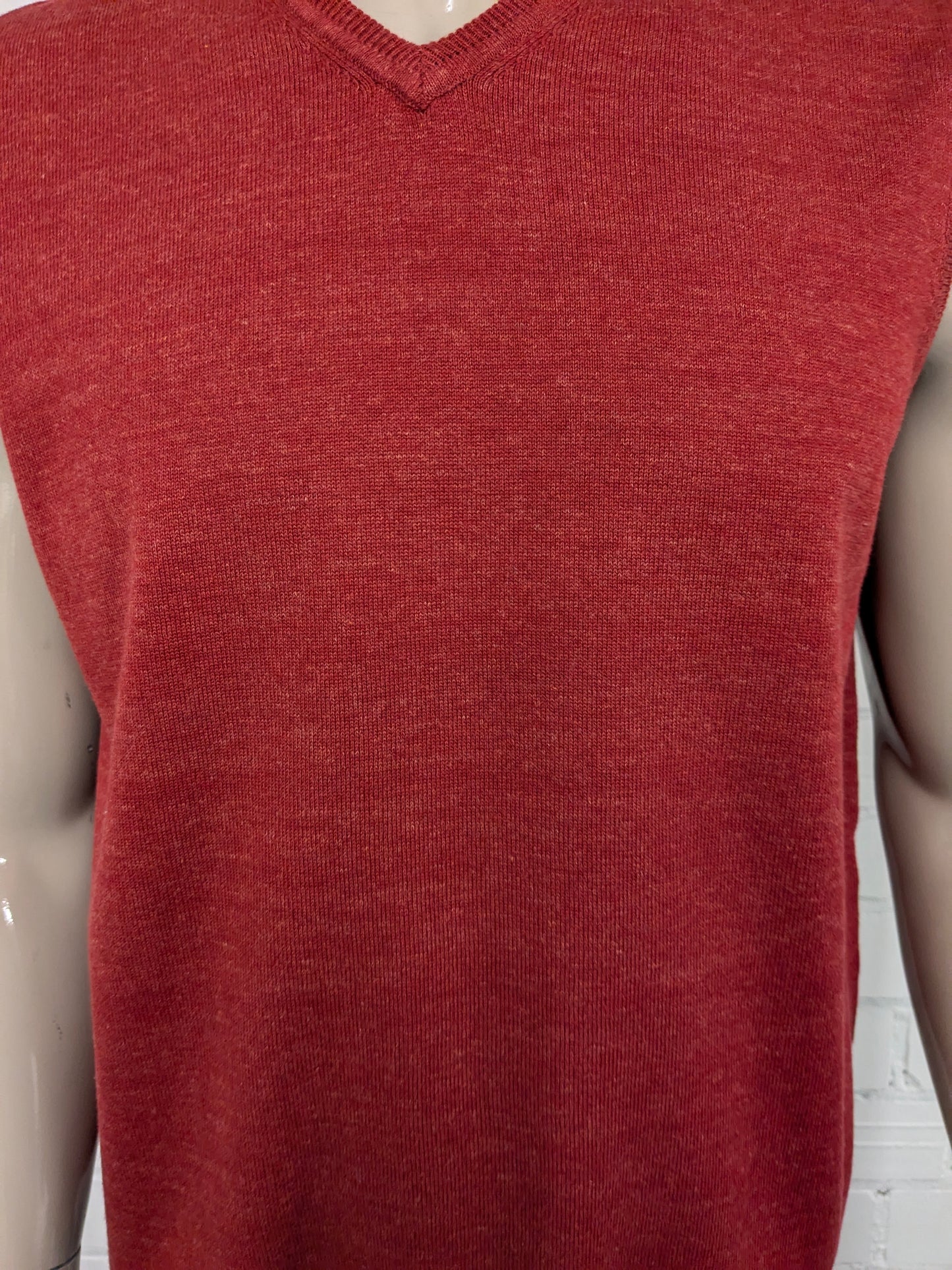 Today's Man spencer met V-Hals. Rood Oranje gemêleerd. Maat XL.