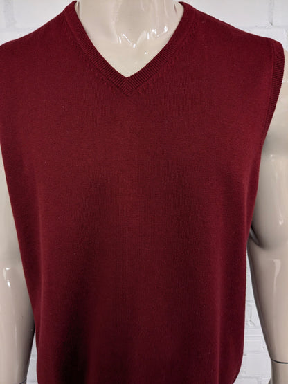 Today's Man Wollen spencer met V-Hals. Donker Rood gekleurd. Maat 2XL / XXL.