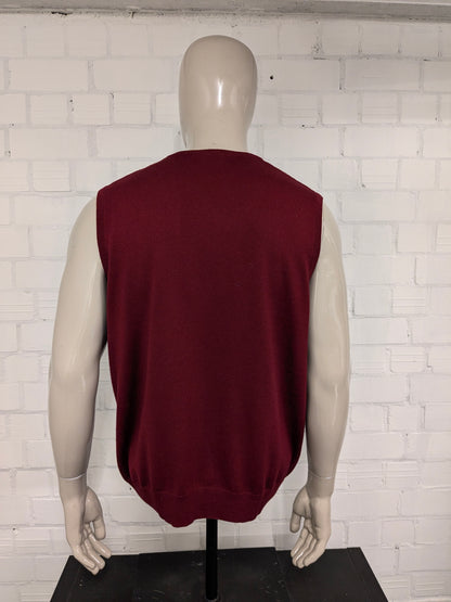 Today's Man Wollen spencer met V-Hals. Donker Rood gekleurd. Maat 2XL / XXL.