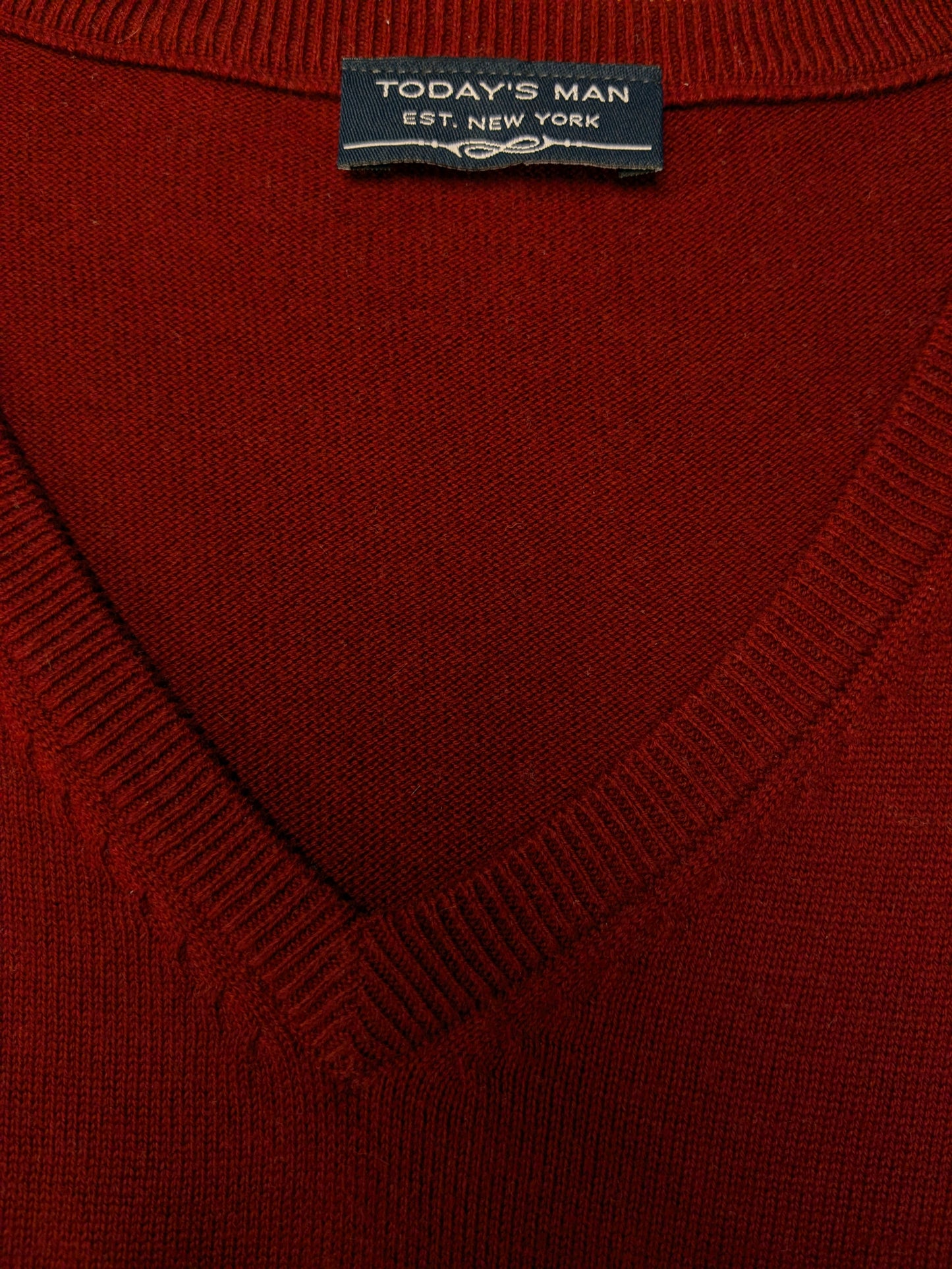 Today's Man Wollen spencer met V-Hals. Donker Rood gekleurd. Maat 2XL / XXL.
