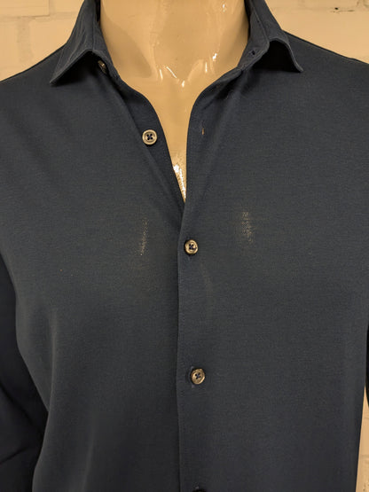 Gran Sasso -Hemd. Dunkelblau gefärbt. Größe L. Stretch.