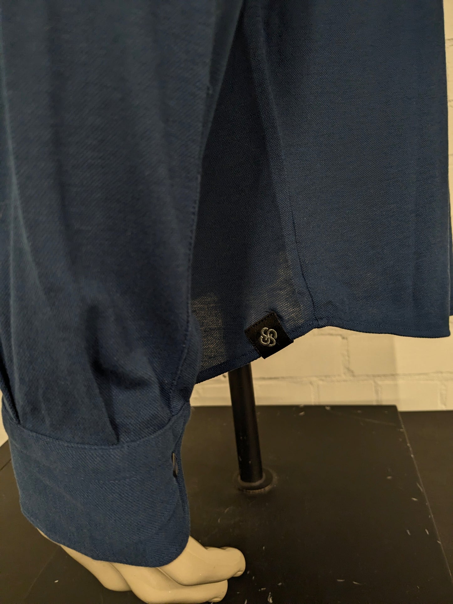 Gran Sasso -Hemd. Dunkelblau gefärbt. Größe L. Stretch.