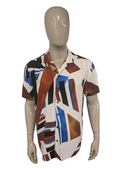 Shirt a manica corta Defacto. Stampa nera blu marrone. Dimensione L. viscosa.