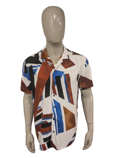 Shirt a manica corta Defacto. Stampa nera blu marrone. Dimensione L. viscosa.