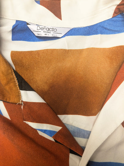 Shirt a manica corta Defacto. Stampa nera blu marrone. Dimensione L. viscosa.