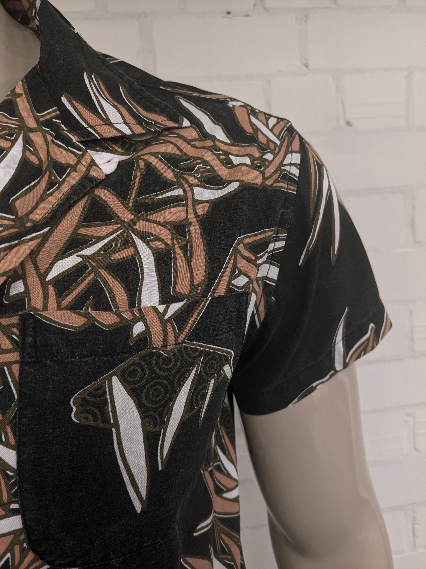 DEUS EX MACHINA SHIRT SHETVE. Stampa marrone verde nero. Taglia M.