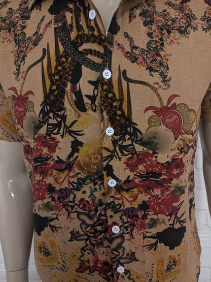 Camicia corta senza marca vintage. Stampa gialla rossa marrone. Taglia L.