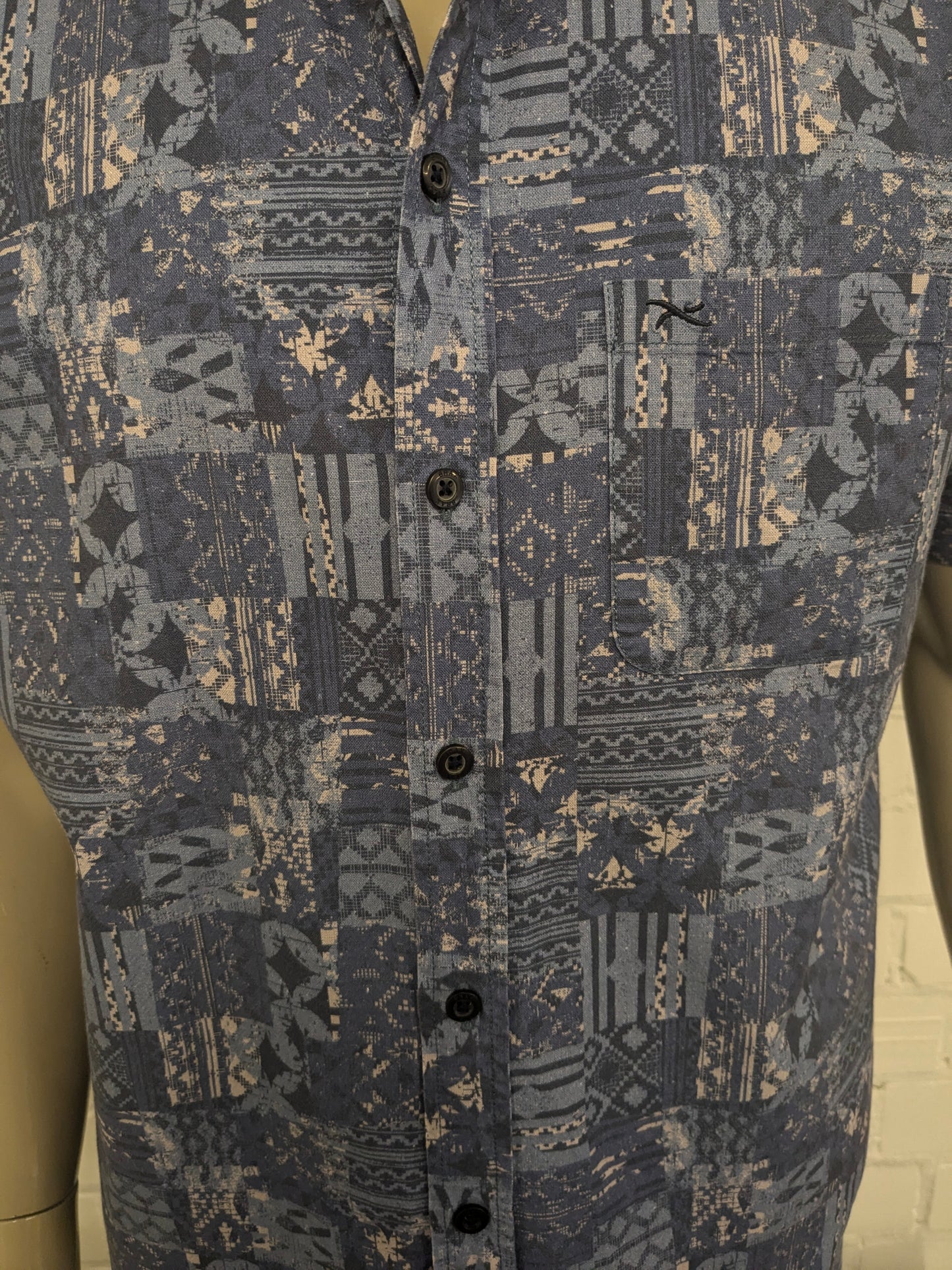 Sleeve corta della camicia di lino Brax. Stampa blu beige. Taglia XL. Fit moderno.
