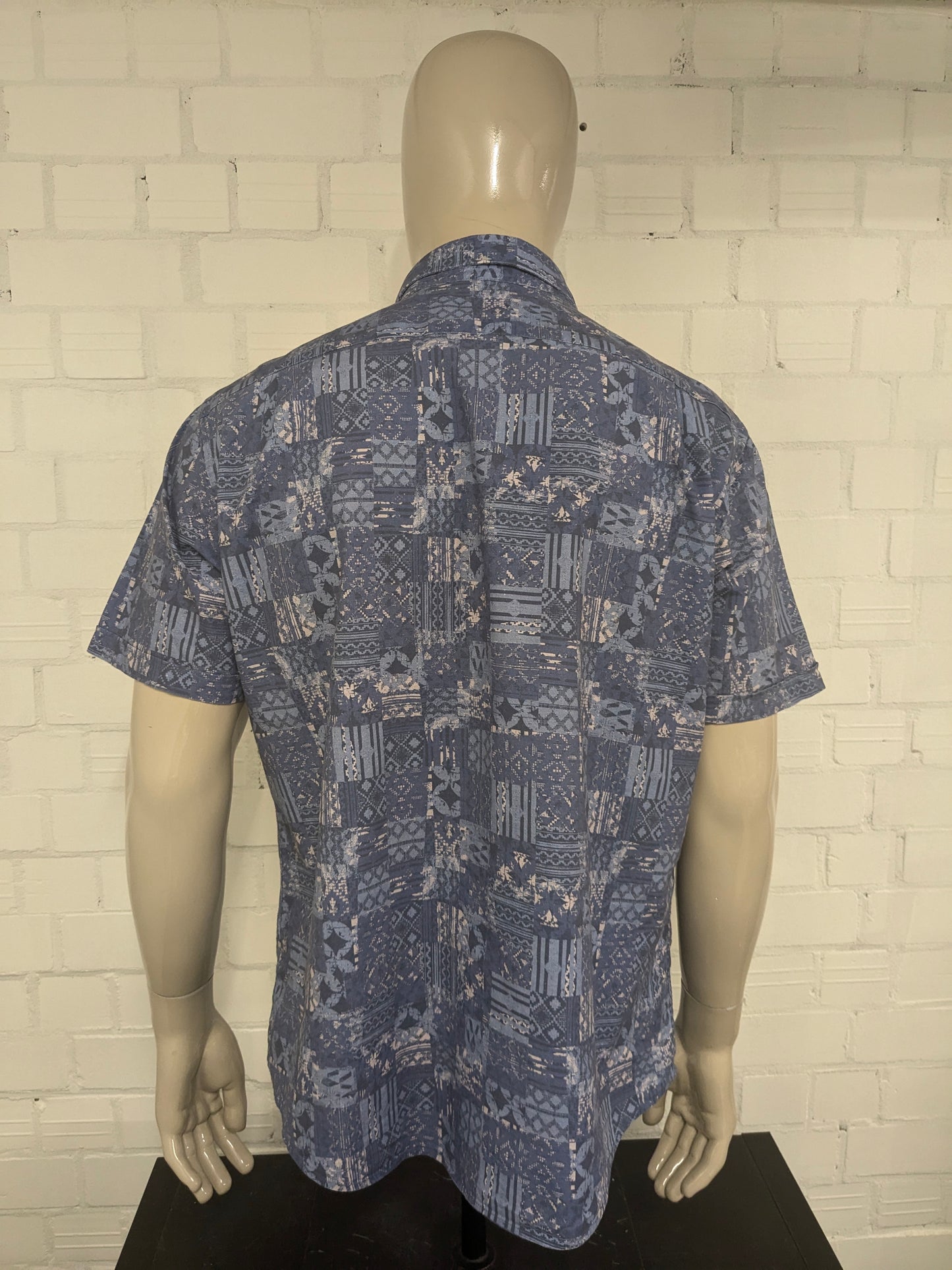 Sleeve corta della camicia di lino Brax. Stampa blu beige. Taglia XL. Fit moderno.