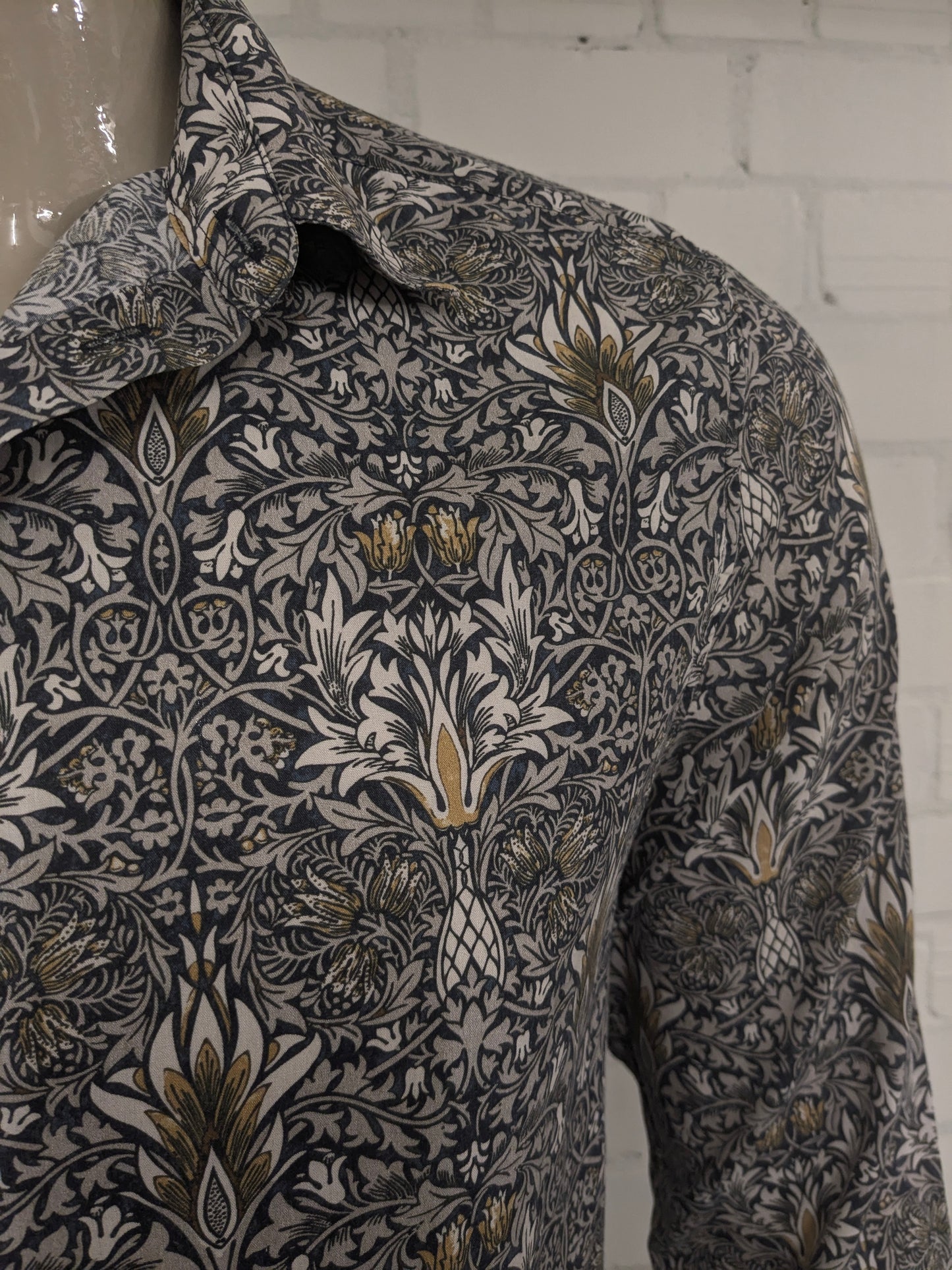 Morris & Co x H&M Shirt. Blue gray mustard yellow print. Size L.