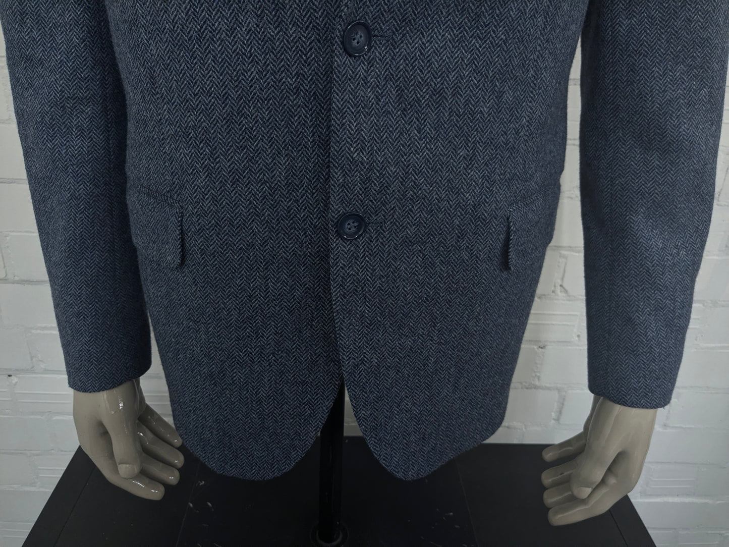 La veste bostonienne en laine. Motif à chevrons gris bleu. Taille 52 / L.