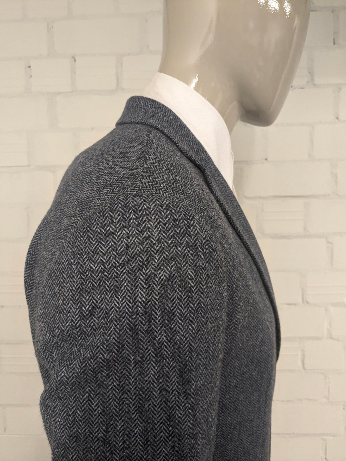 La veste bostonienne en laine. Motif à chevrons gris bleu. Taille 52 / L.