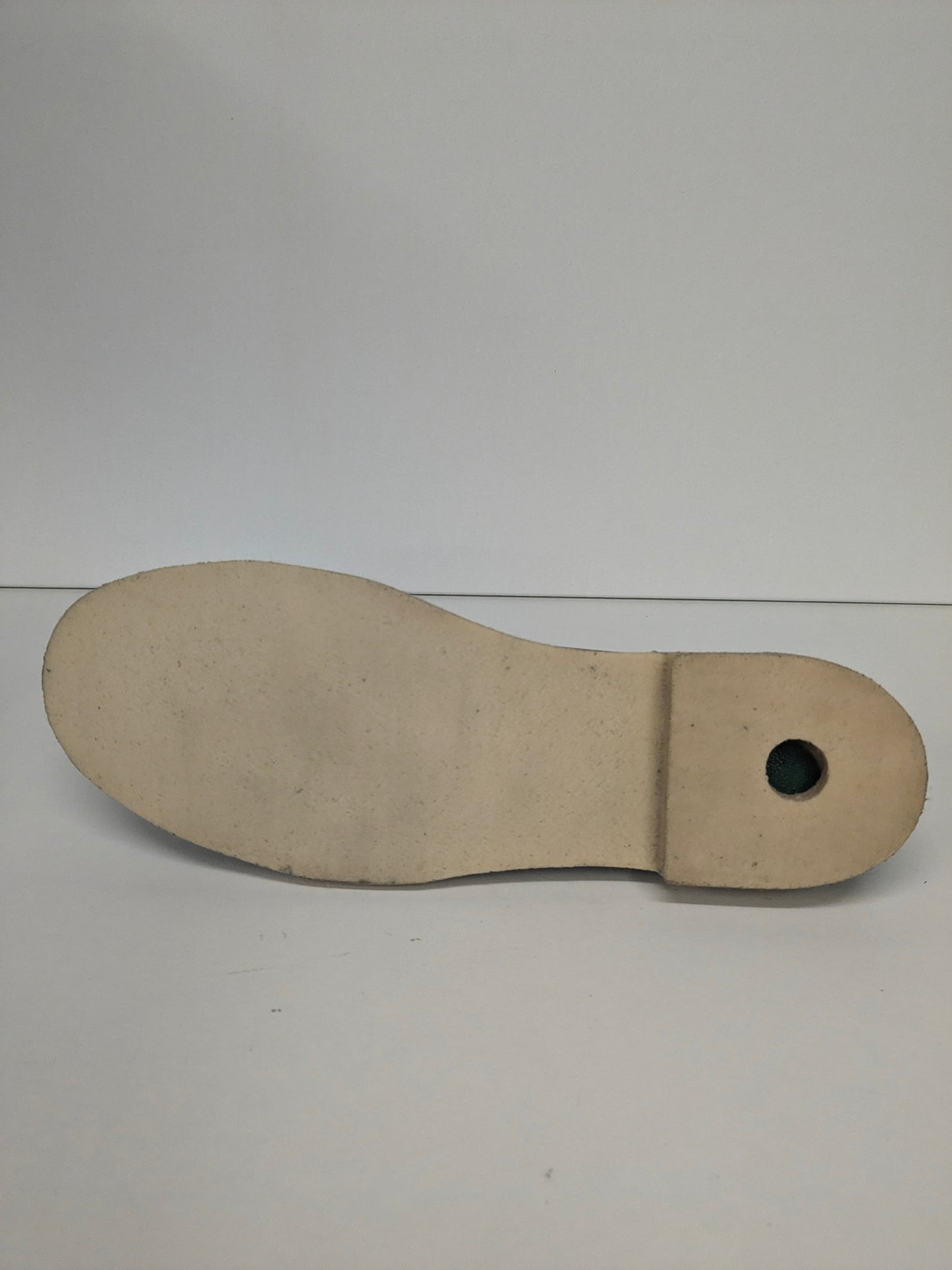 Kickerschuhe mit Klettverschluss. Dunkelblau gefärbt. Größe 43.