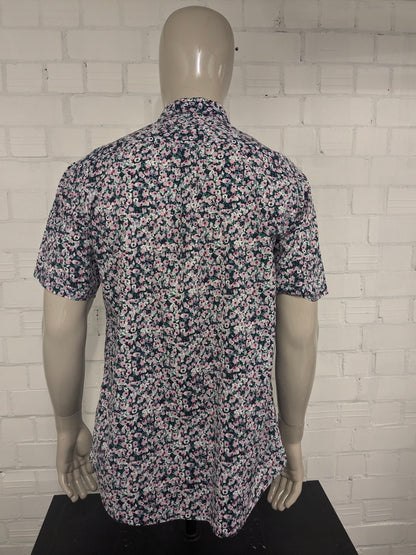 Shirt Shirt RVCA manica corta. Fiori verdi grigi rosa stampata. Taglia XL.