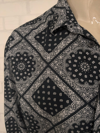 Smog shirt. Black and white print. Size XL. Regular fit.