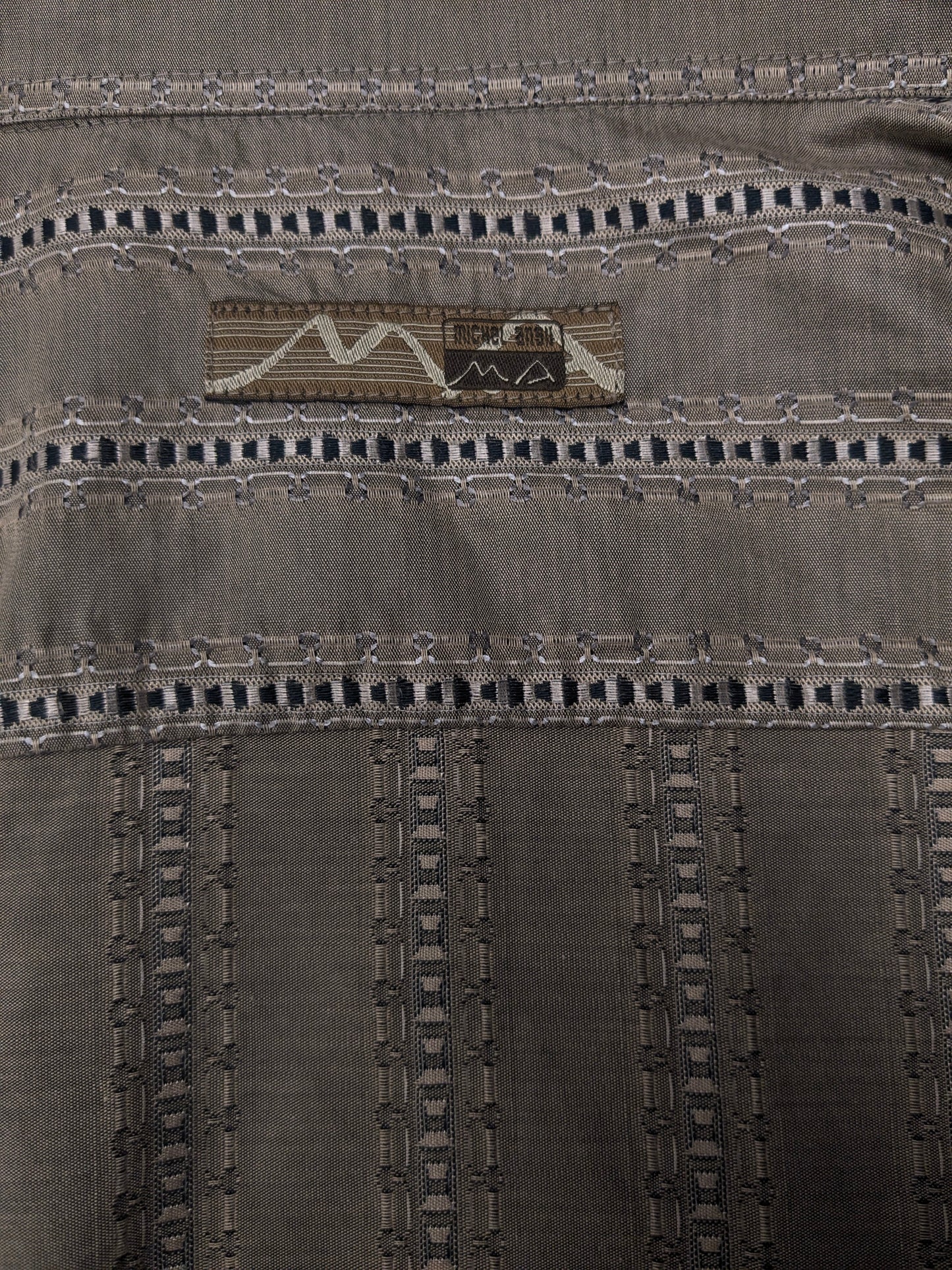 Vintage Michel Ansil overhemd met puntkraag. Beige Zwart geborduurd motief. Maat XL.