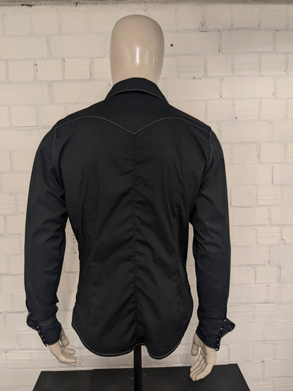 Vintage Energie Gold western overhemd met drukknopen en puntkraag. Zwart + Witte stiksel. Maat L.