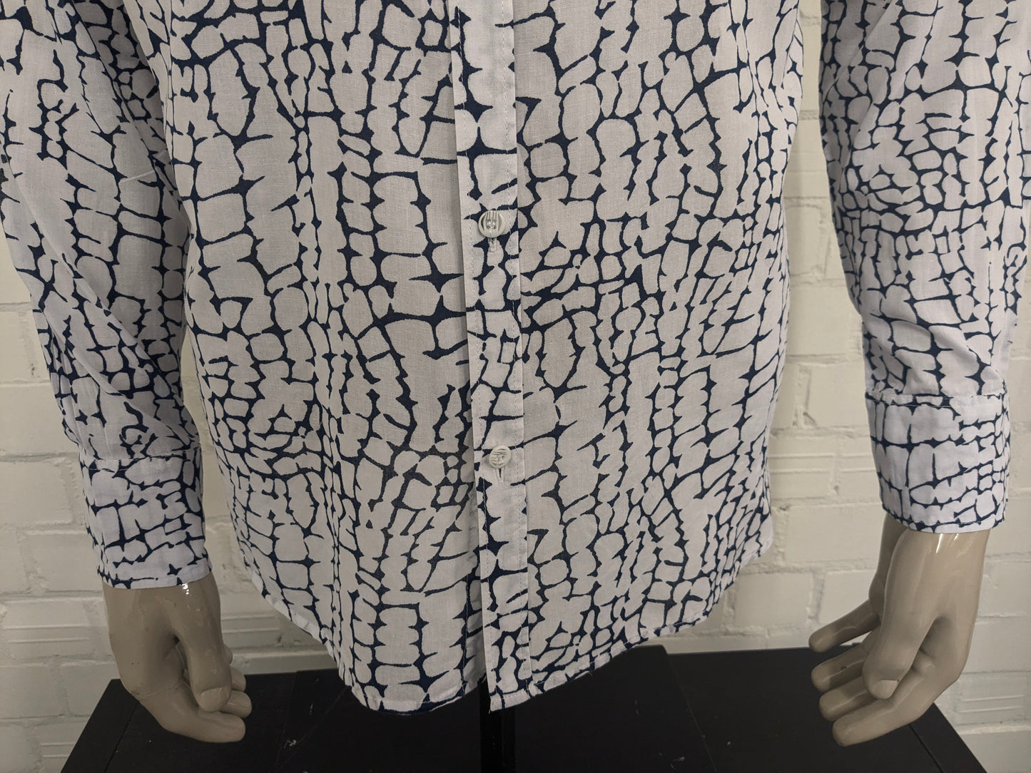 Alfi overhemd. Dunne katoenen luchtig overhemd. Blauw Witte print. Maat L.