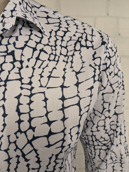 Alfi overhemd. Dunne katoenen luchtig overhemd. Blauw Witte print. Maat L.