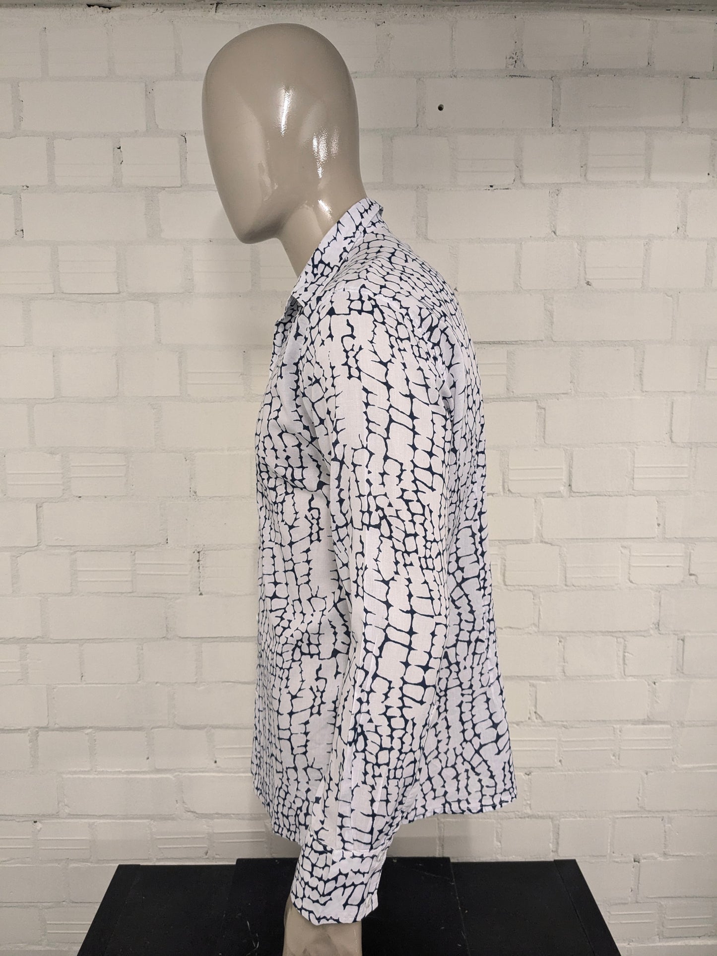 Alfi overhemd. Dunne katoenen luchtig overhemd. Blauw Witte print. Maat L.