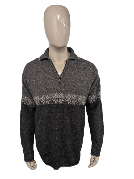 Canda woolen sweater with zipper. Gray colored. Size L. 60% Wool.