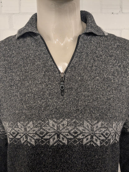 Canda woolen sweater with zipper. Gray colored. Size L. 60% Wool.