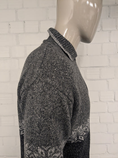 Canda woolen sweater with zipper. Gray colored. Size L. 60% Wool.