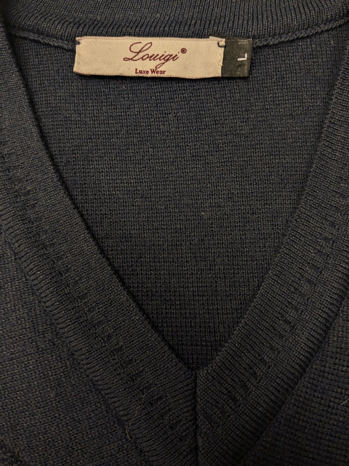 Suéter de lana de Luigi Luigi Luigi con cuello en V. Blue beige de color negro. Tamaño L. 50% de lana.