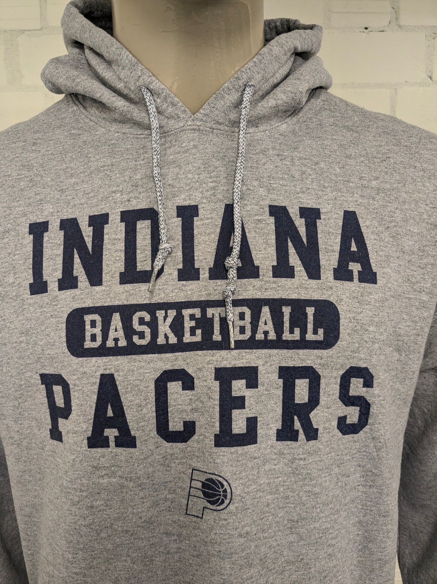 Felpa con cappuccio da basket di basket dell'Indiana NBA. Grigio mescolato con stampa. Taglia L.