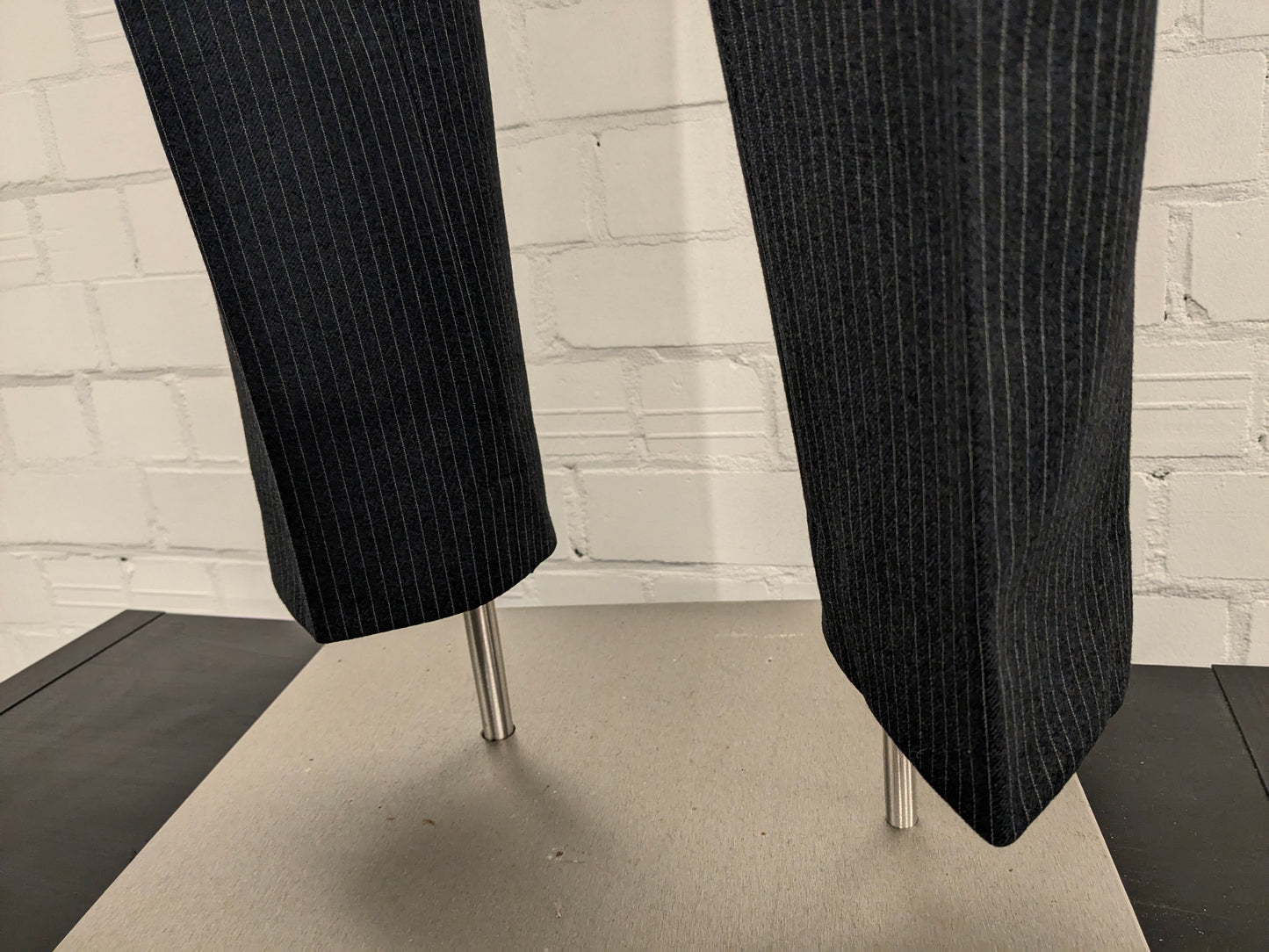 Pantaloni di lana di Cascogne. Linea di gesso grigio. Taglia 48 / M.