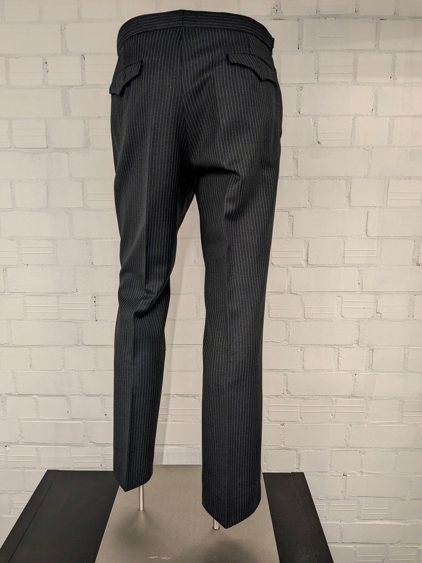 Pantaloni di lana di Cascogne. Linea di gesso grigio. Taglia 48 / M.