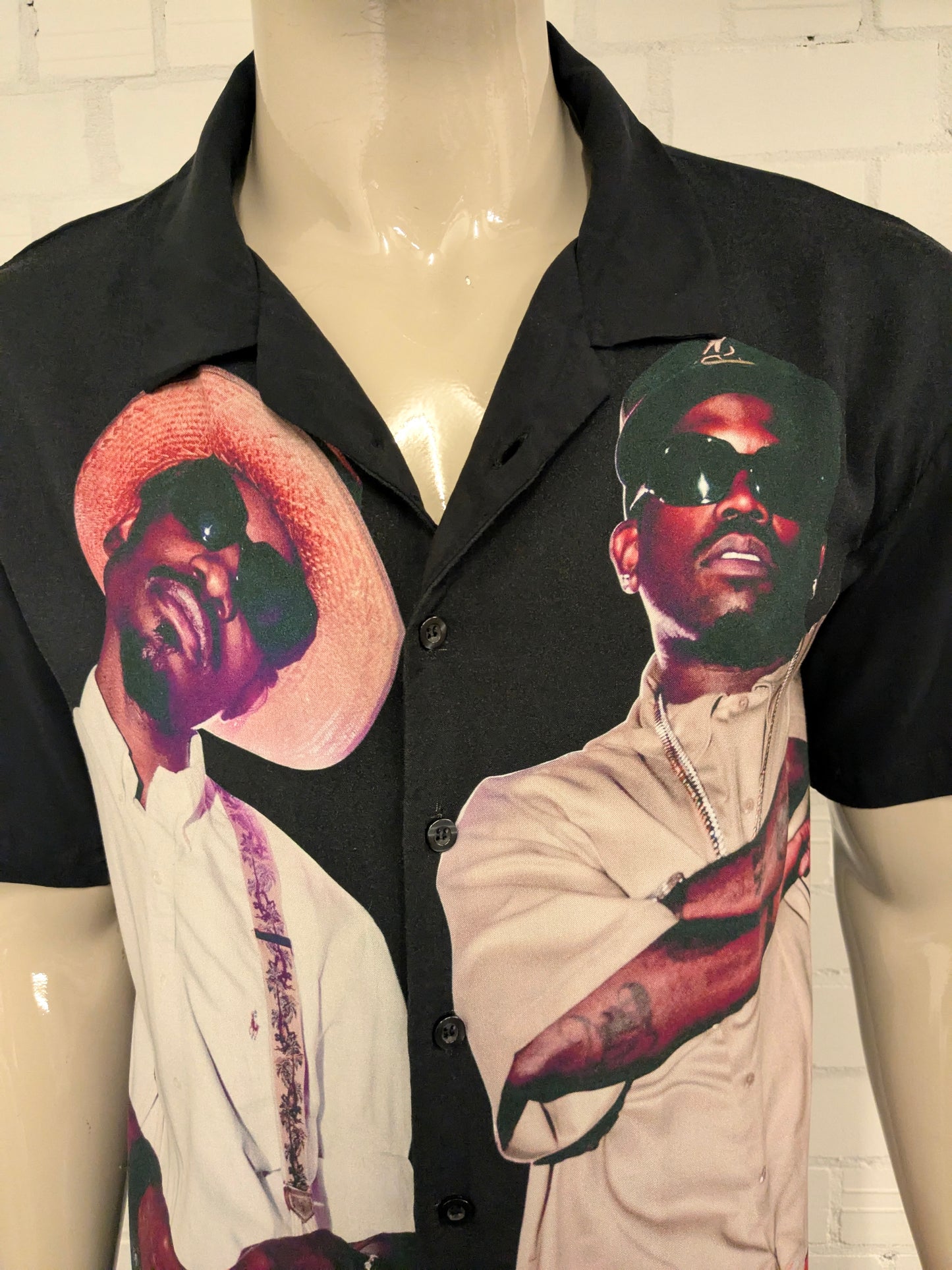 SHIRT SHIRT OUTKEL. Nero con stampa. Taglia M.