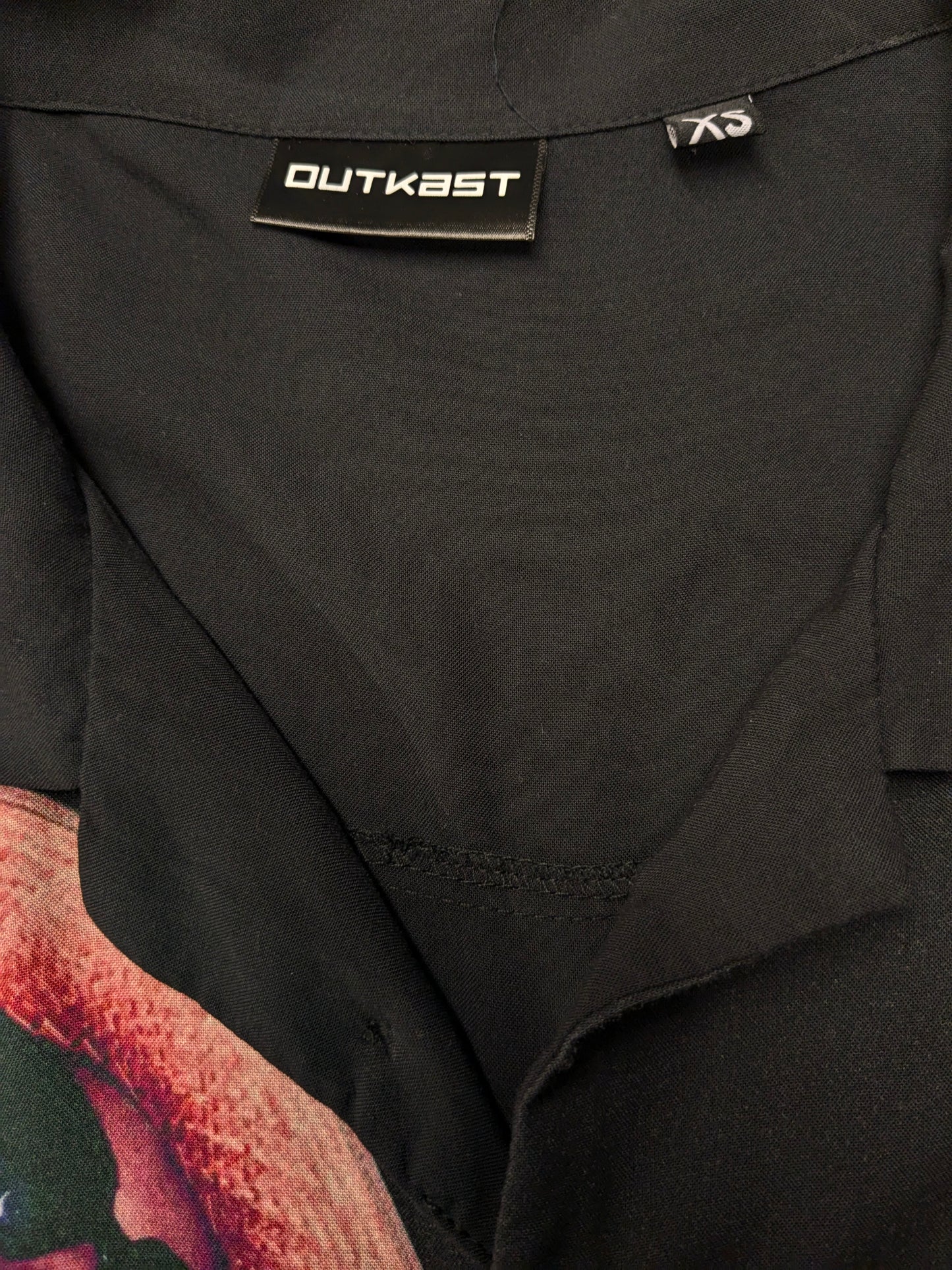 SHIRT SHIRT OUTKEL. Nero con stampa. Taglia M.