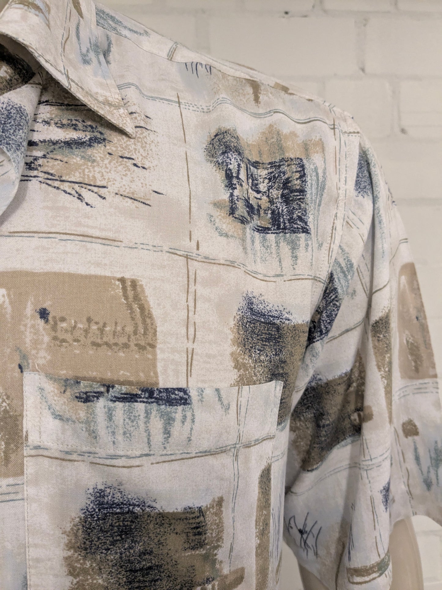 Vintage Cela Cela Cela Cela Manga corta. Impresión azul verde beige. Tamaño xl.