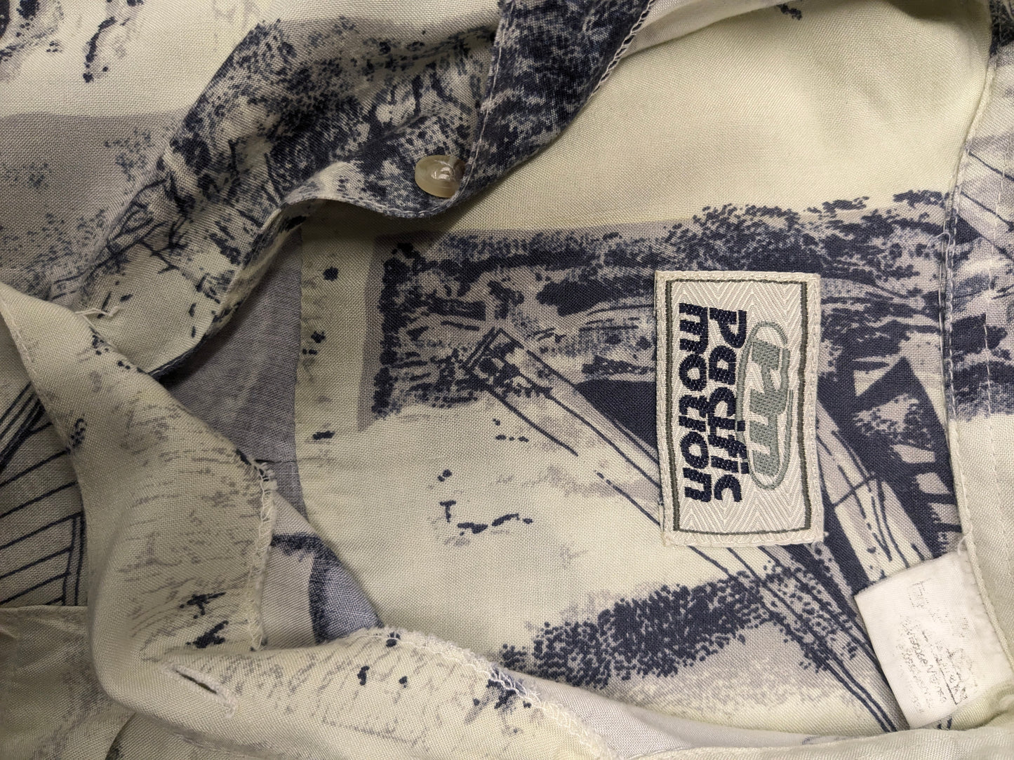 Vintage Pacific Ocean Shirt Kurzarm. Gelbblaudruck. Größe L.