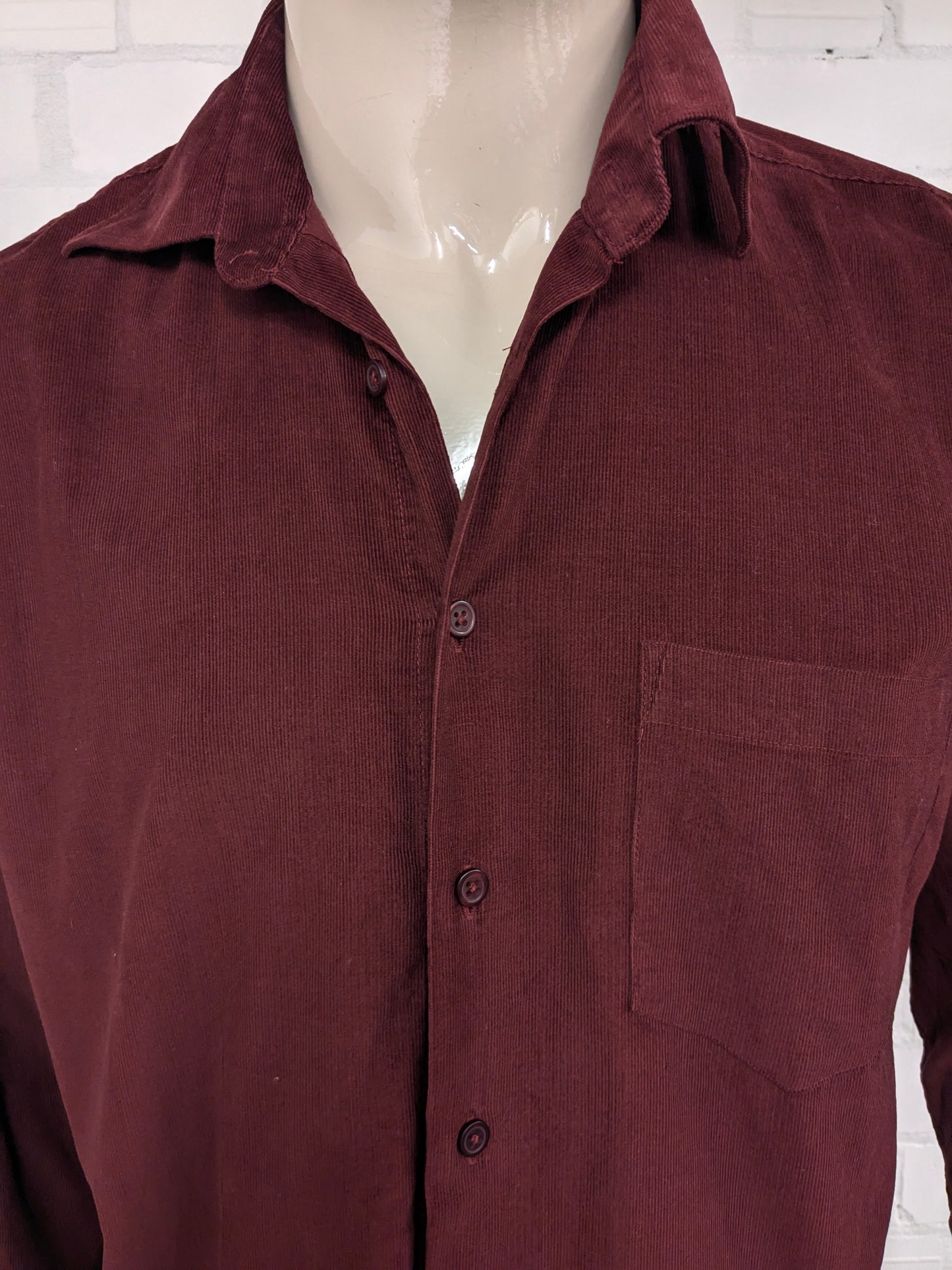 Vintage Angelo Litrico Ribhemd. Schöne Rippe. Bordeaux farbig. Größe L.