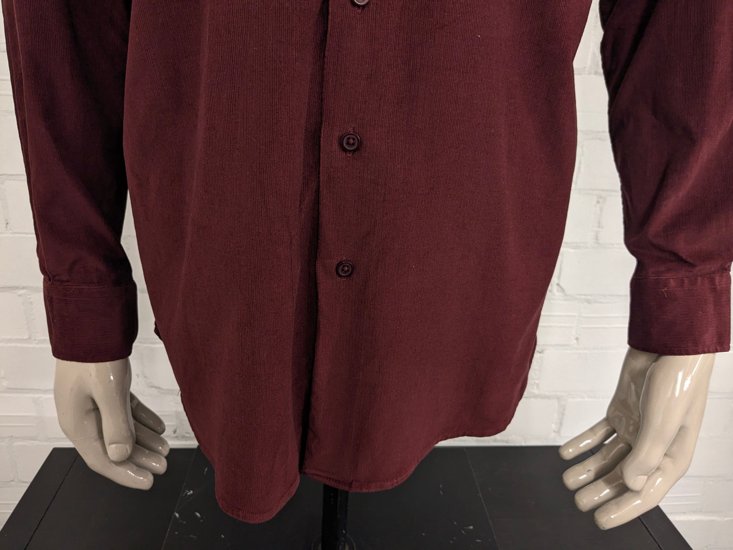 Vintage Angelo Litrico Ribhemd. Schöne Rippe. Bordeaux farbig. Größe L.